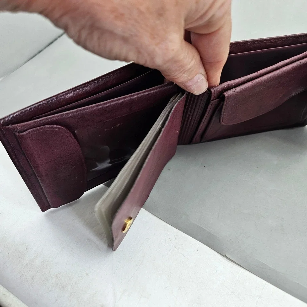 Buxton Vintage Burgundy Top Grain Cowhide Leather Bifold Wallet with Coin Pocket